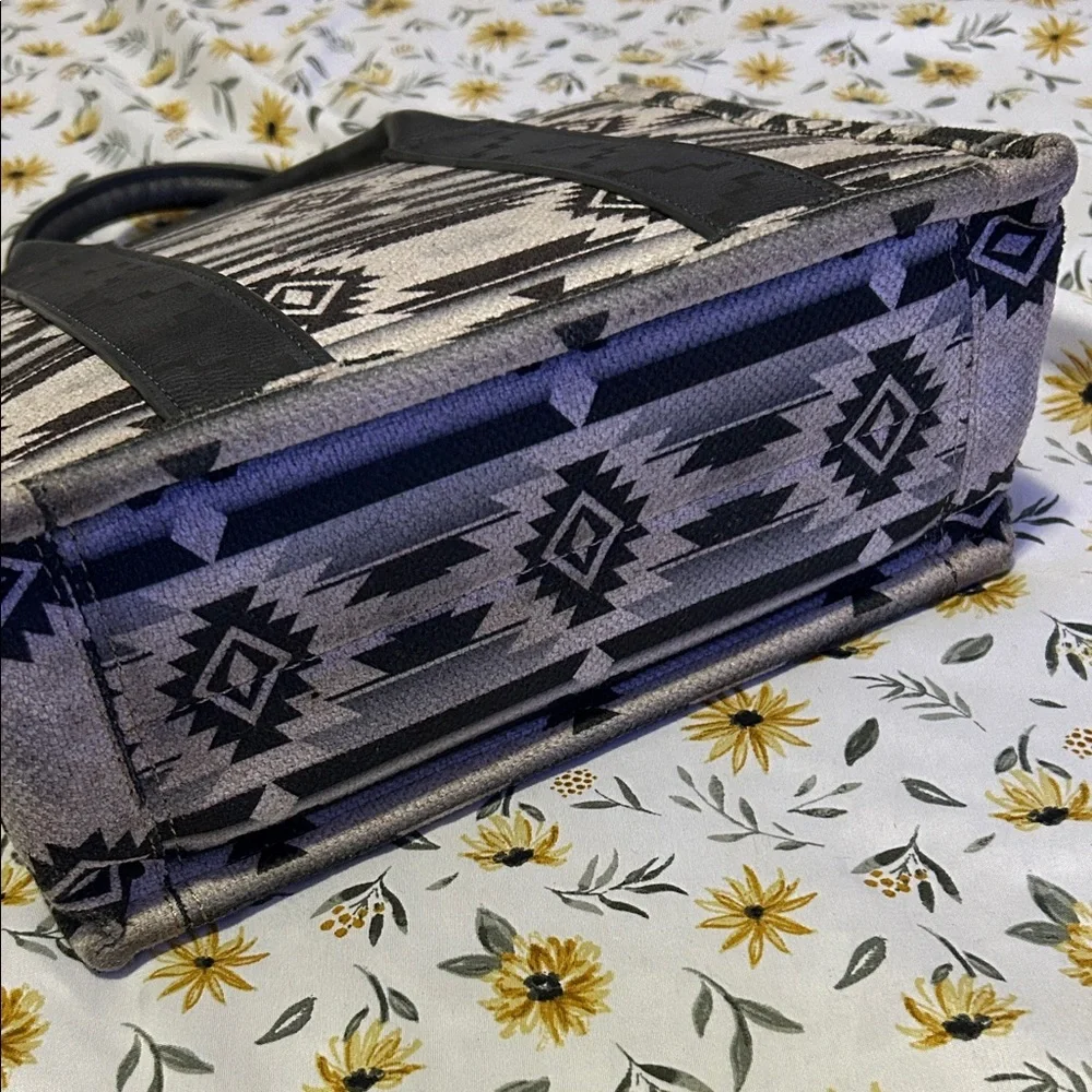 Wrangler Geometric Small Black and Gray Tote - Picture 6 of 9